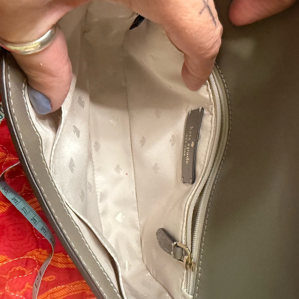 Kate Spade Gray Crossbody Bag with Chic Design - Picture 7 of 10